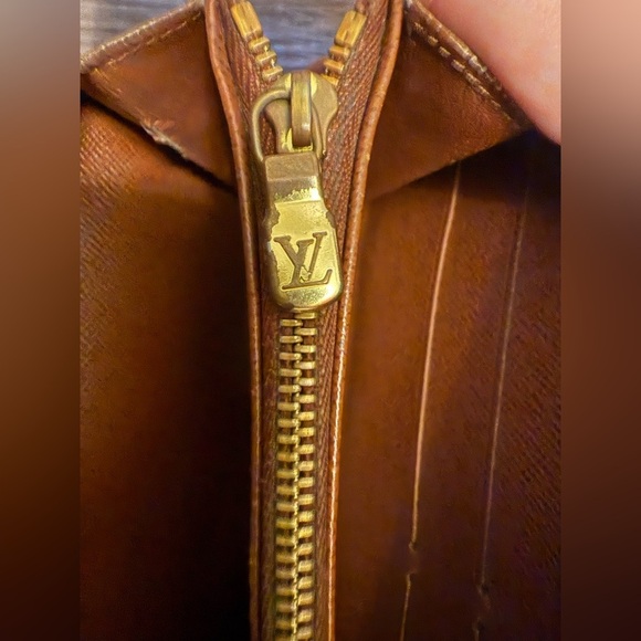 LOUIS VUITTON Monogram LV Canvas Leather Sarah Long Clutch Wallet Snap Closure - Picture 8 of 9